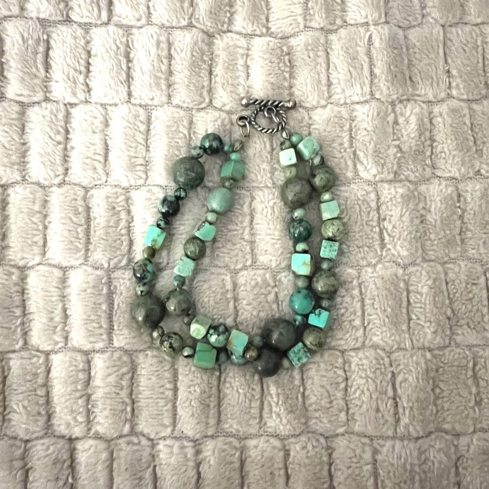Elegant Green Beaded Bracelet